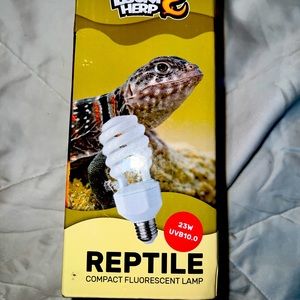 New High UVA UVB Reptile Light 10.0, Desert UVB 150
Compact Fluorescent Lamp 23W
